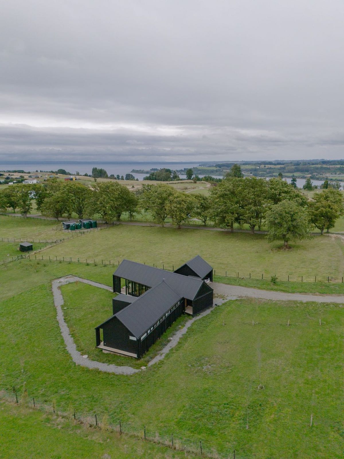CASA ALDEA, lago Llanquihue — obra de Paralelo Transversal, arquitectura en Chile (7)