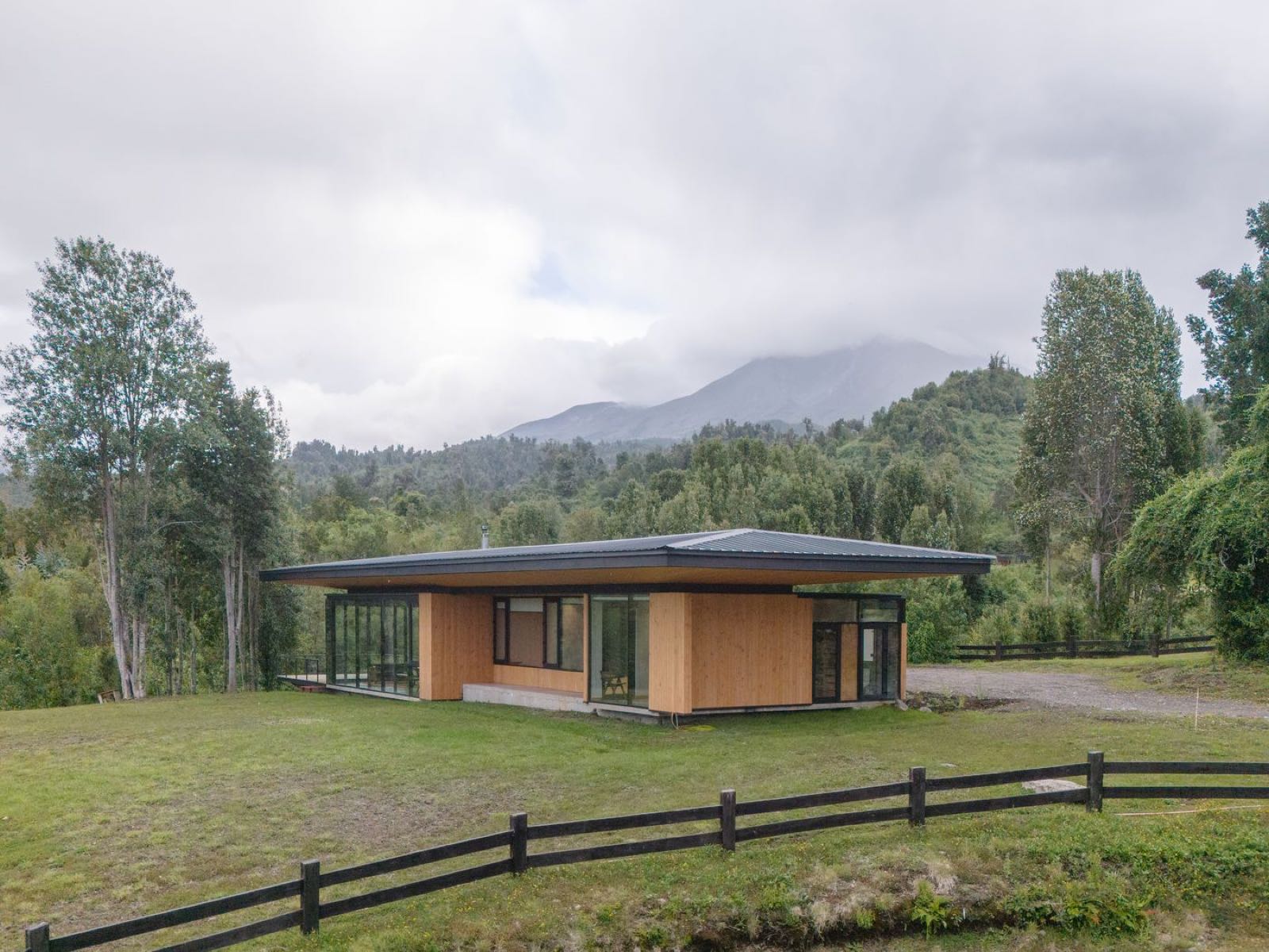 CASA EN ENSENADA, Ensenada, Puerto Varas — obra de Paralelo Transversal, arquitectura en Chile (7)