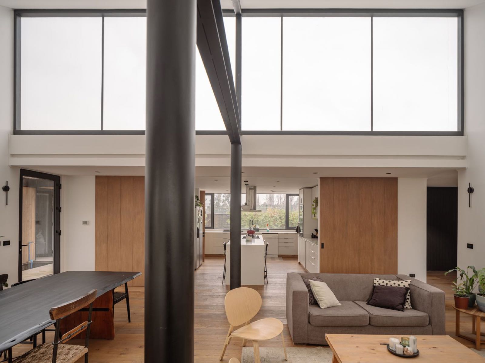 CASA CON LUCARNA, afueras de Santiago — obra de Paralelo Transversal, arquitectura en Chile (4)