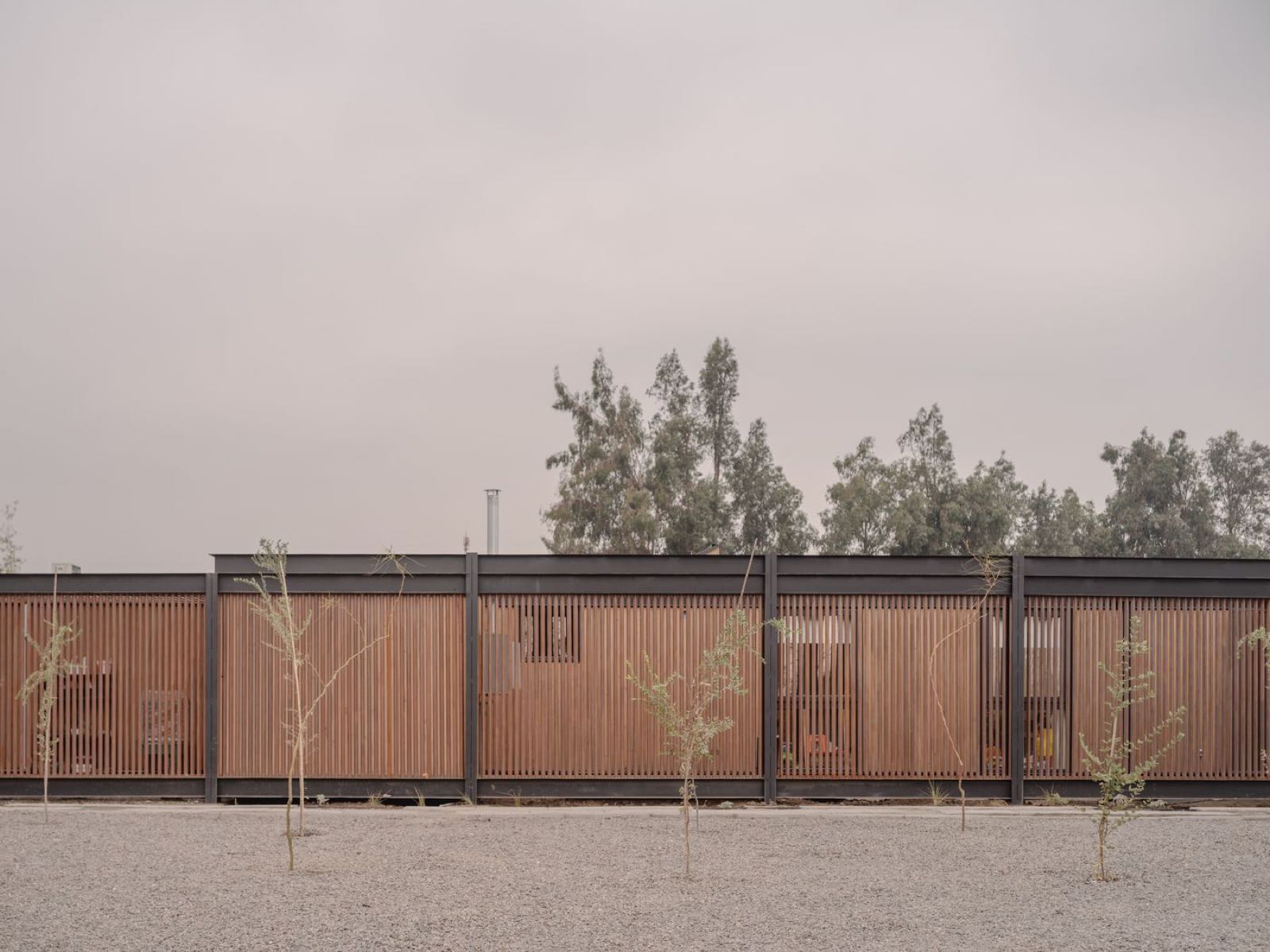 CASA CON LUCARNA, afueras de Santiago — obra de Paralelo Transversal, arquitectura en Chile (5)