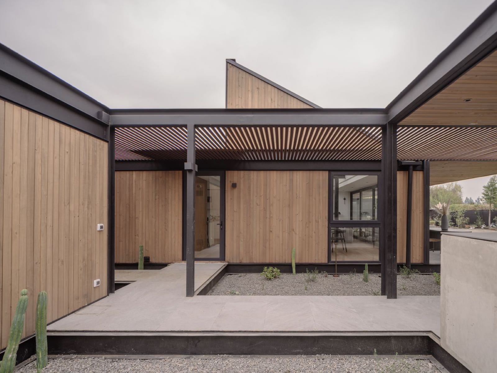 CASA CON LUCARNA, afueras de Santiago — obra de Paralelo Transversal, arquitectura en Chile (6)